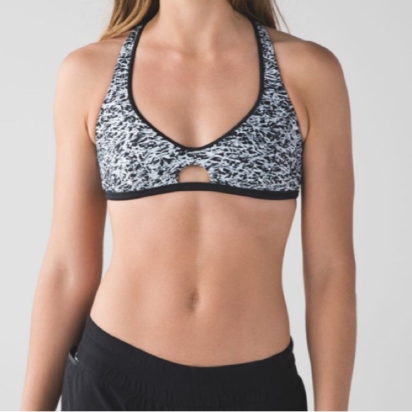 Lululemon Surf To Sand Sport Top Mini Ripple White Seal Grey / Black in EUC. - Picture 6 of 12